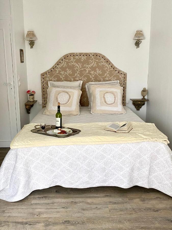 Le Vieux Moulin Bed and Breakfast Bouhet Buitenkant foto
