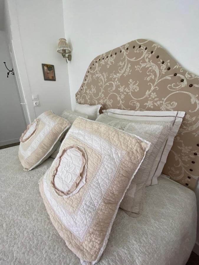 Le Vieux Moulin Bed and Breakfast Bouhet Buitenkant foto