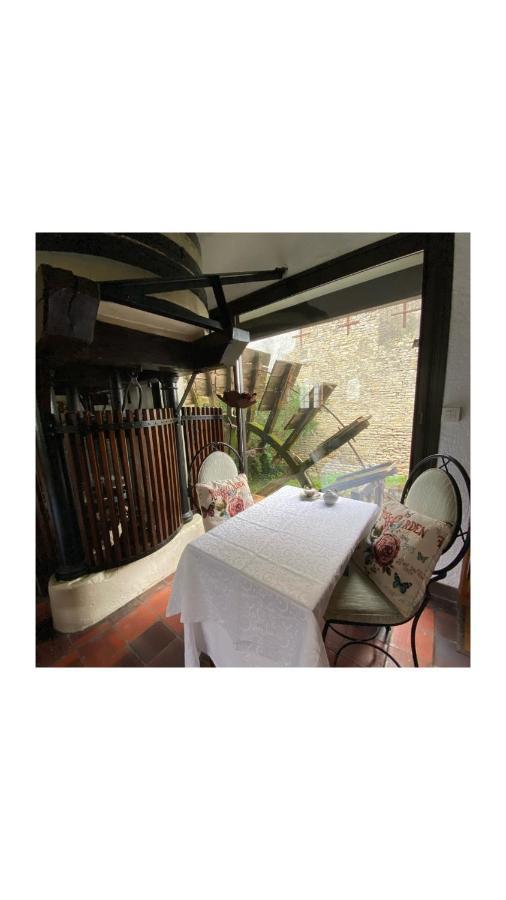 Le Vieux Moulin Bed and Breakfast Bouhet Buitenkant foto