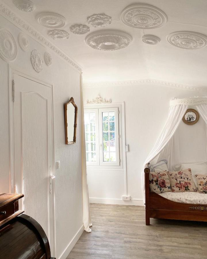 Le Vieux Moulin Bed and Breakfast Bouhet Buitenkant foto